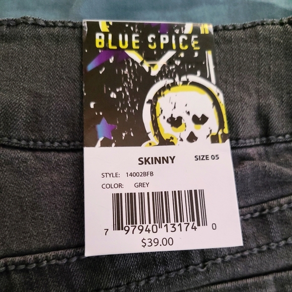 Junior's Blue Spice Stretch Skinny Size 5 Jeans Denim Dark Gray Wash NWT - Picture 4 of 4